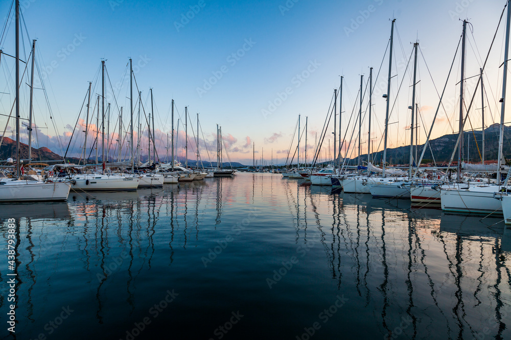Clubs & Marinas